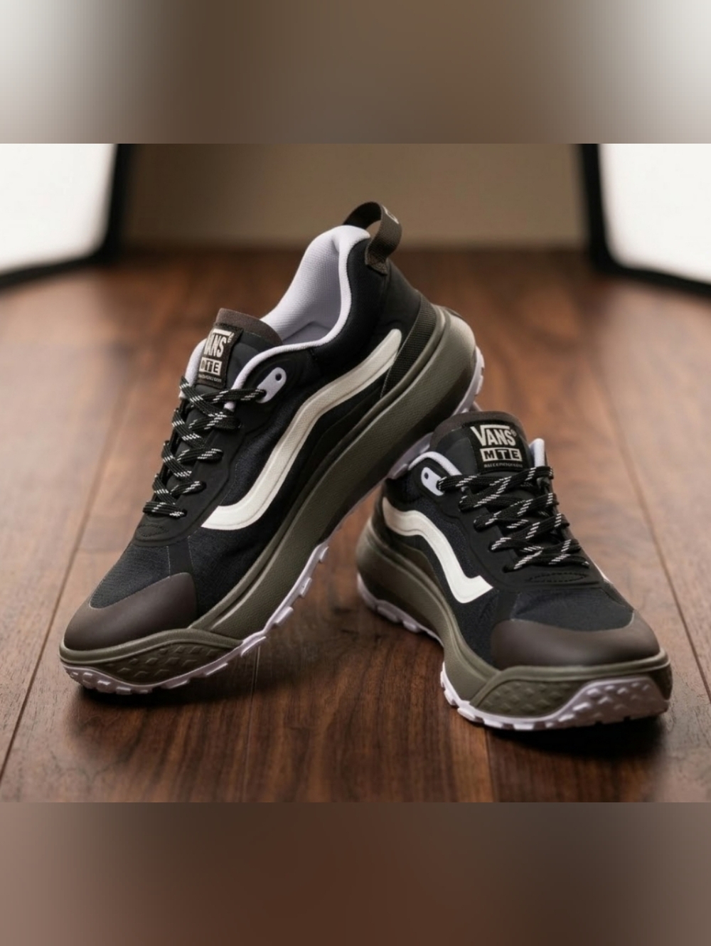 NEW! Vans UltraRange Sneakers - Black with Lavender Accents